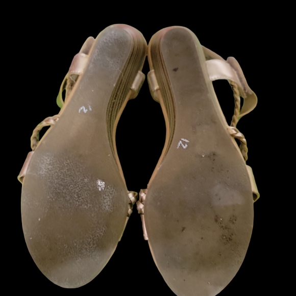 7.5 Metallic Blowfish Wedge Women's Shoe - Picture 6 of 7